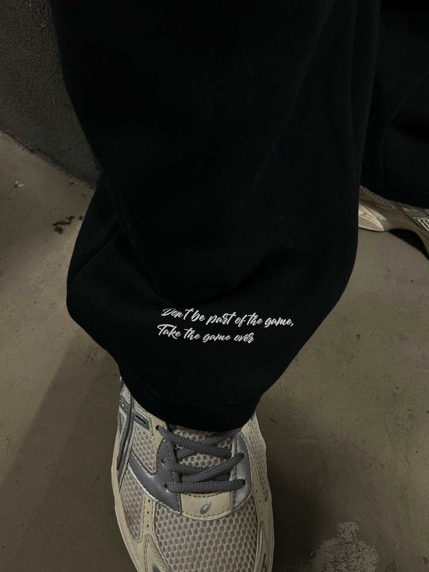 TR LOGO BLACK STRAIGHT JOGGER