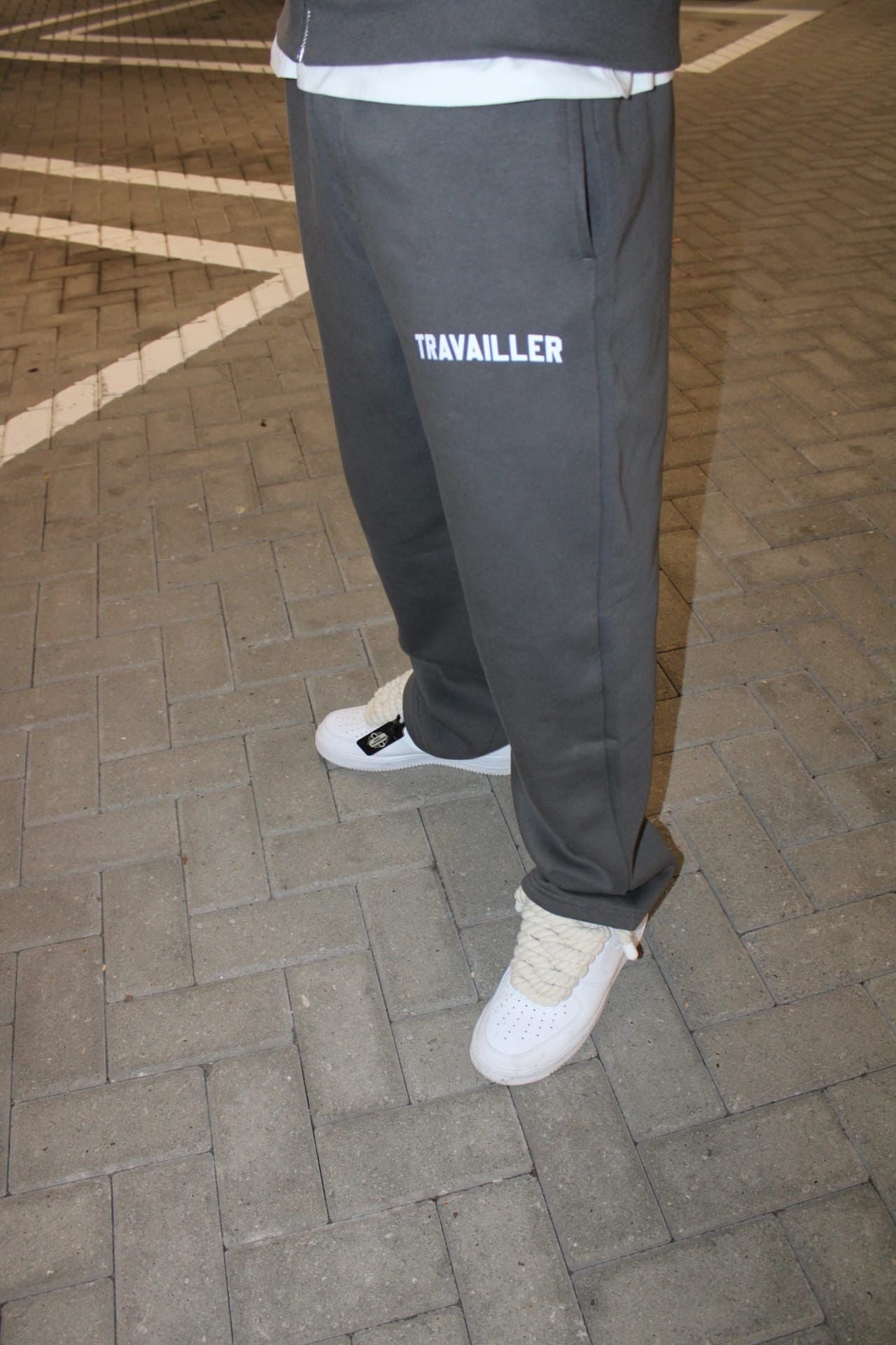 CURVED LOGO STRAIGHT JOGGER