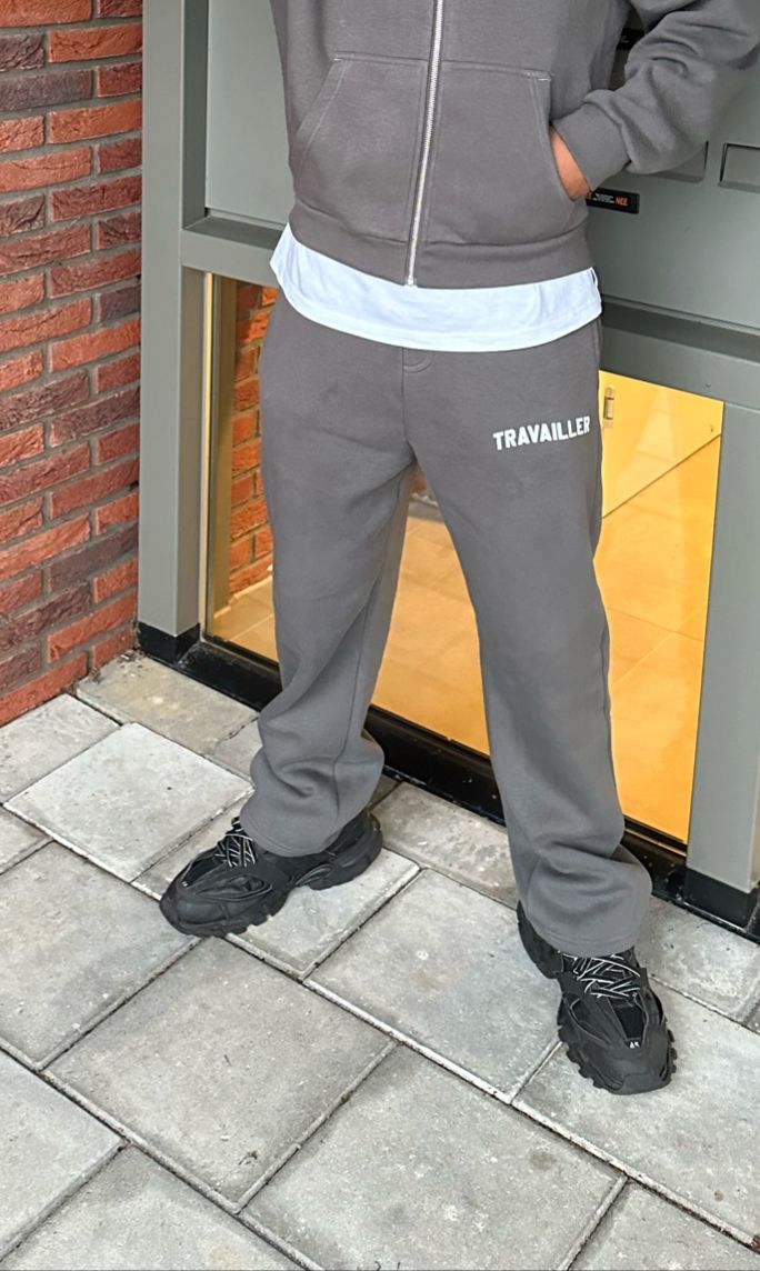 CURVED LOGO STRAIGHT JOGGER