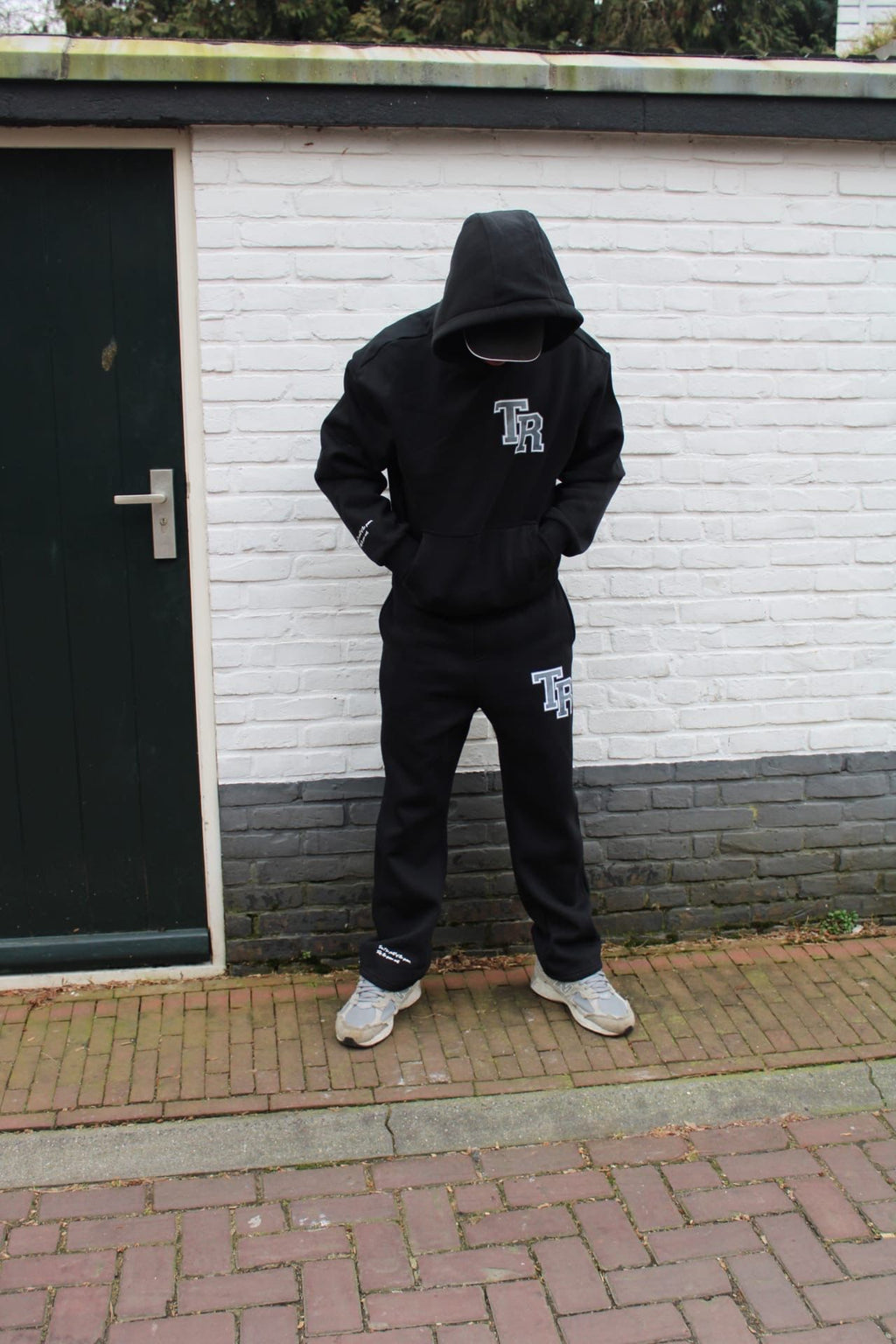 TR LOGO BLACK STRAIGHT JOGGER