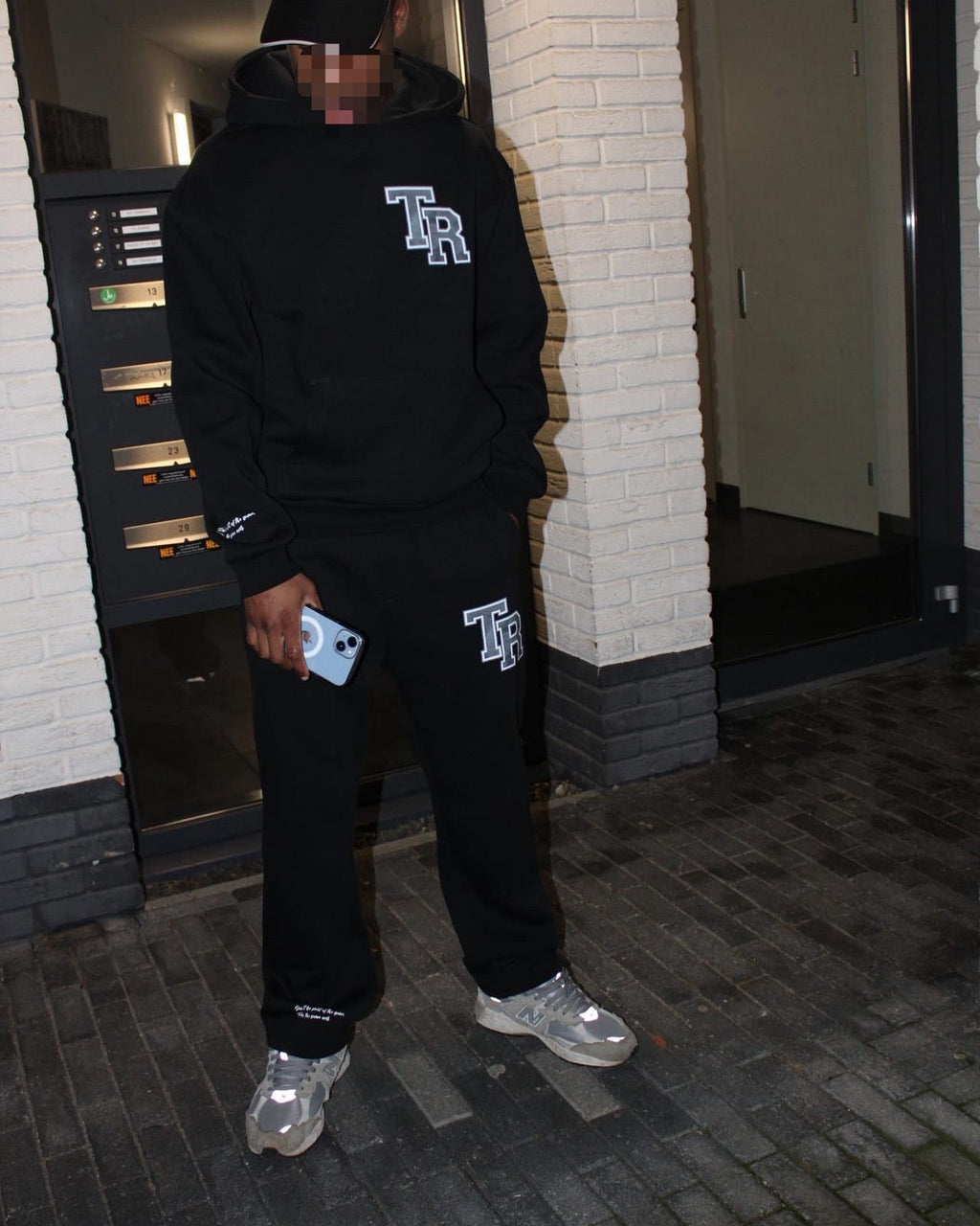 TR LOGO BLACK STRAIGHT JOGGER