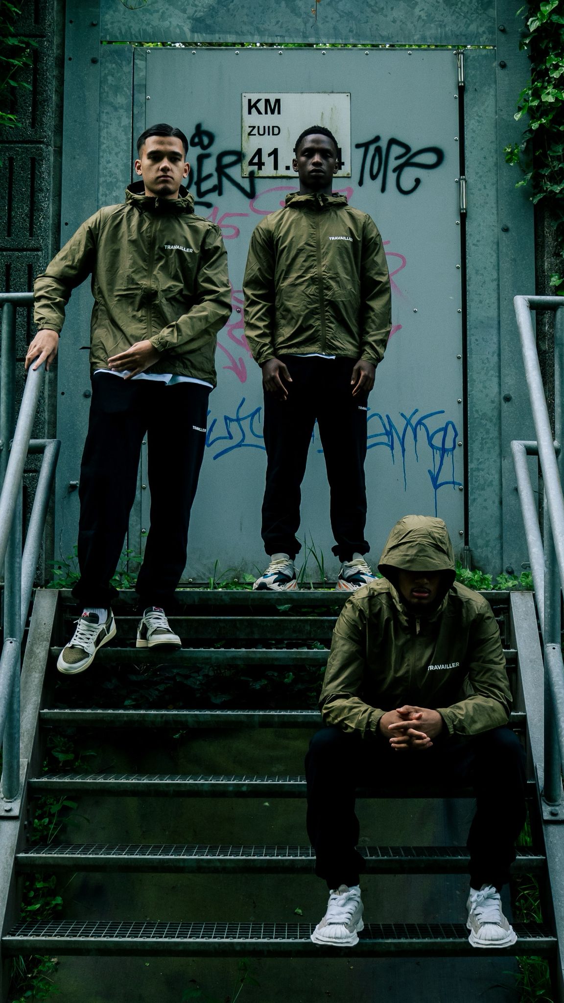 OLIVE GREEN WINDBREAKER