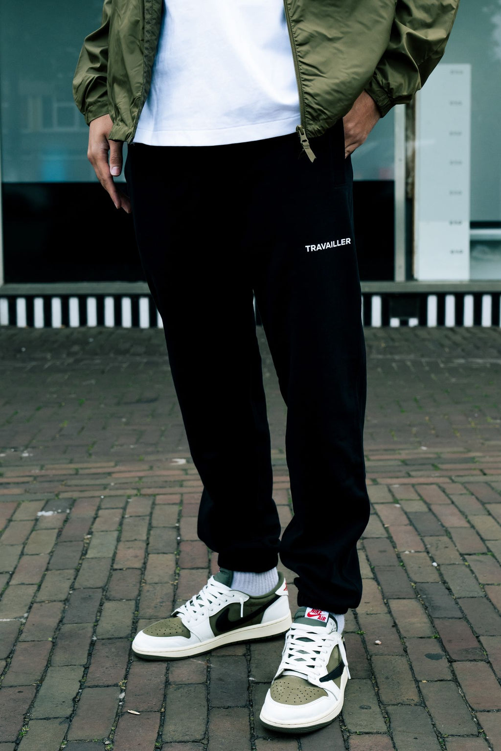 WHITE LOGO SWEATPANTS